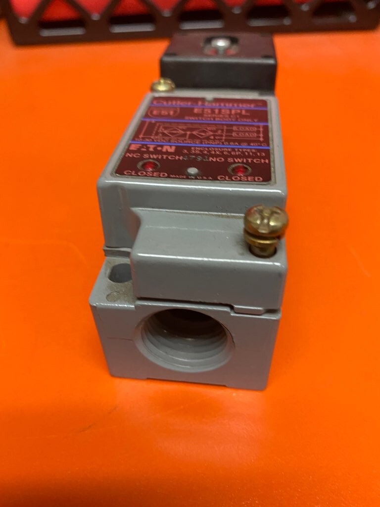 CH Cutler Hammer E51SNL Limit Switch on E51RN Receptacle With E51DF33 Head