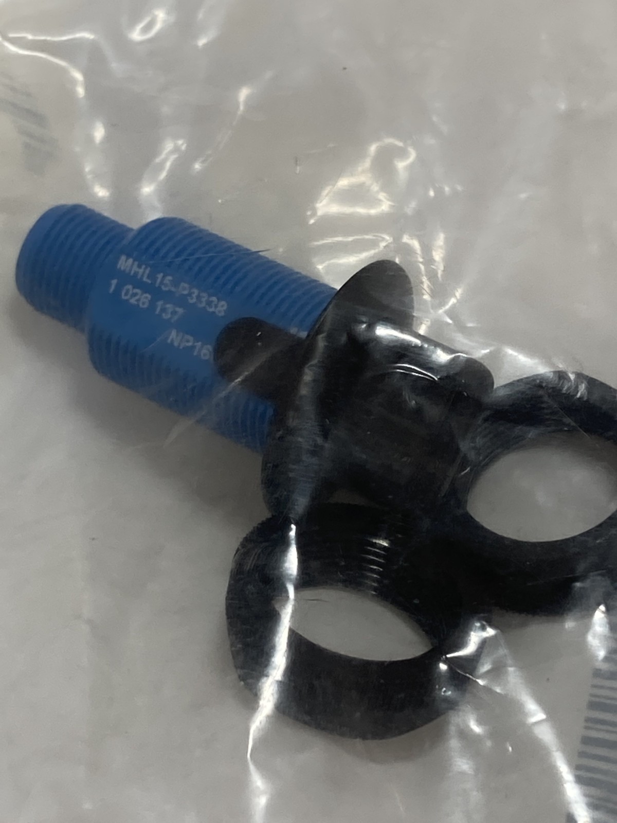 SICK MHL15-P3338 PHOTOELECTRIC SENSOR 10-30VDC PNP LED PNP 0-4.5M SE NIB