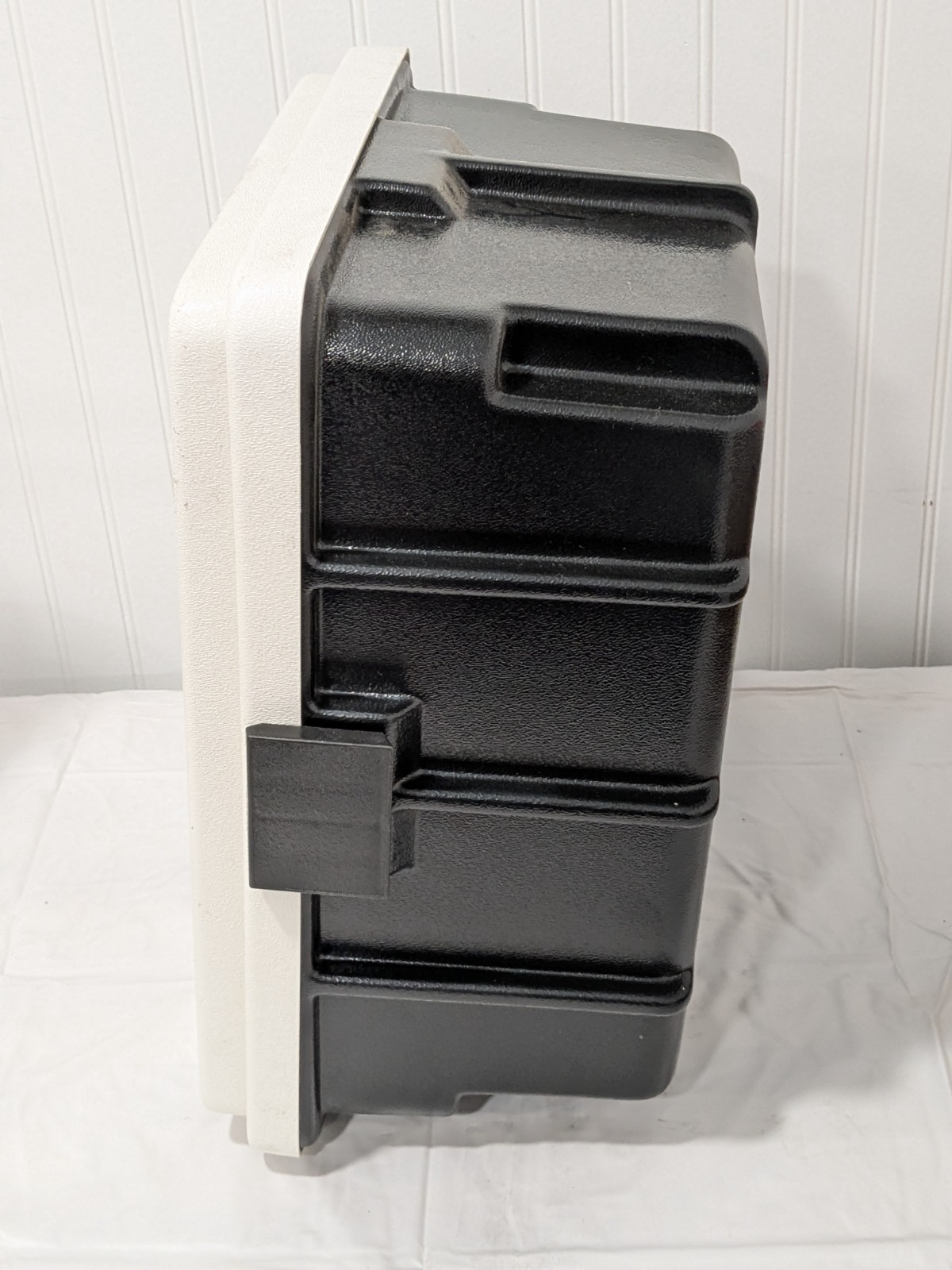 Allegro Plastic Defibrillator Wall Case 14″ Wide x 18″ High x 9-1/2″ Deep 4400-D