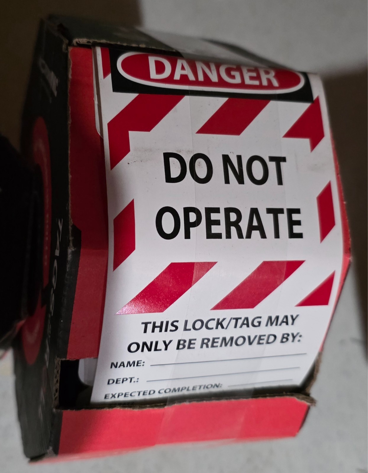 ACCUFORM “Do Not Operate” tag OSHA Danger Tags By-The-Roll TAR125