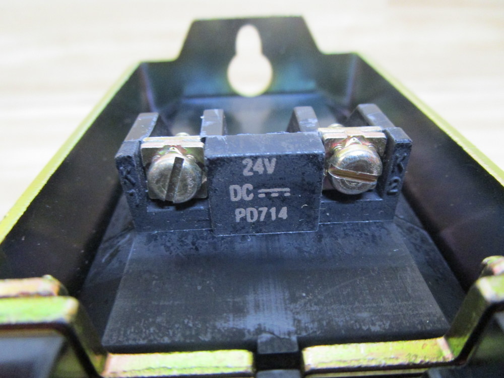 Allen Bradley 700DC-PT400Z24 Control Relay 700DCPT400Z24