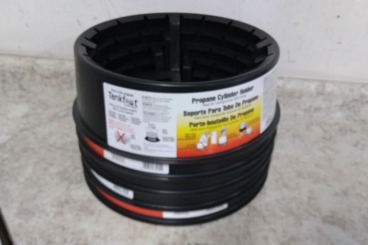 B & K F273169-6 5 Pk Mr. Heater Plastic Tank Stabilizer (BW)