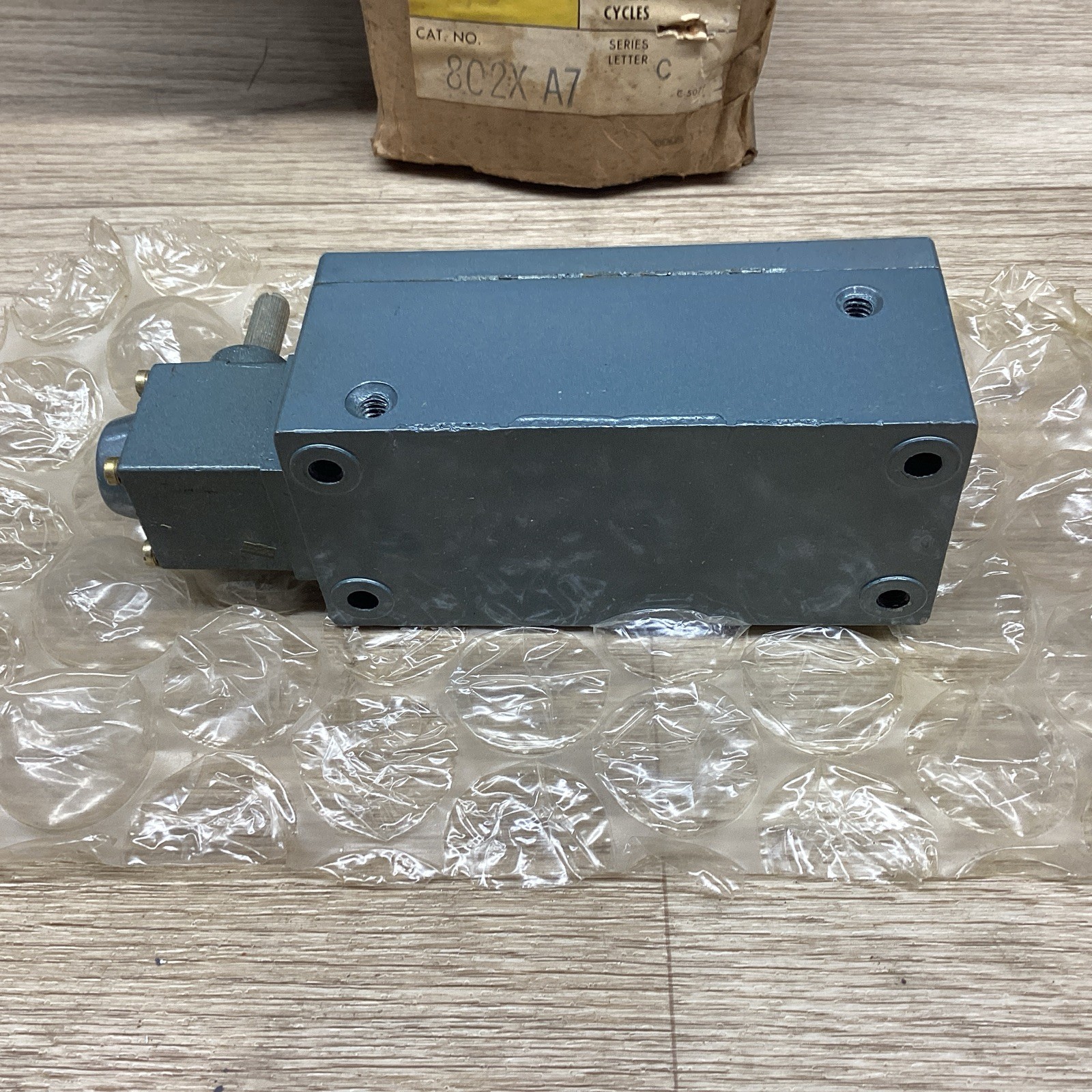 NOS ALLEN BRADLEY 802XA7 SER. C LIMIT SWITCH #828PT153*CO