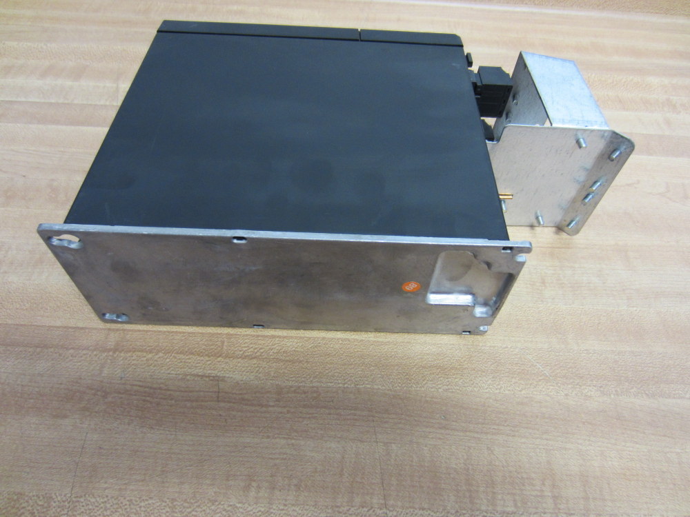 Danfoss 195N1027 AC Inverter Drive VLT 2800 Cracked