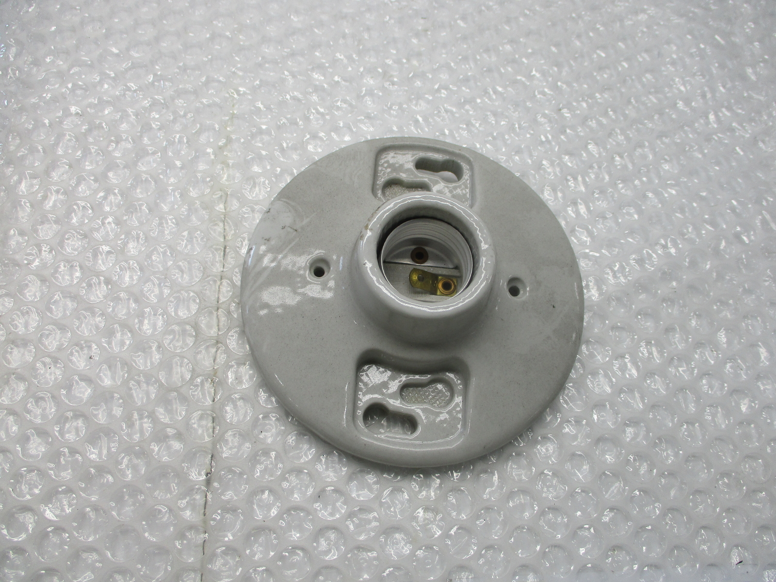 LEVITON 5C406 LAMP HOLDER NSNP