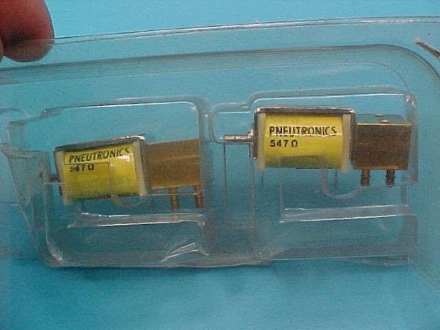 lot of 2 PNEUTRONICS PNEUMATIC SOLENOID 24VDC 25PSI 547 990-000260-006 MA