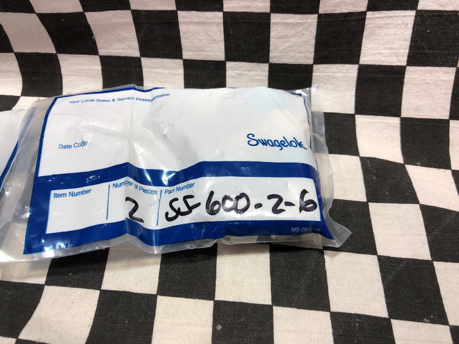 SWAGELOK SS-600-2-6 & SS-400-2-6 MALE ELBOW 3/8″ NPT , LOT OF 4 #ShipSameDay#Z32