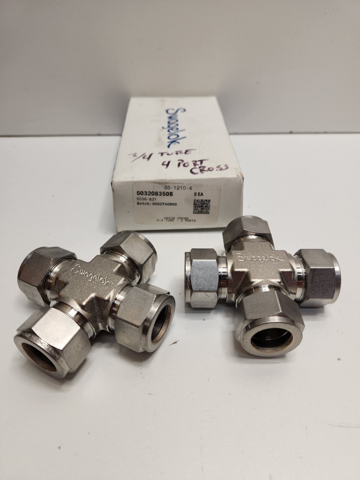 LOT OF 2 NEW OLD STOCK! SWAGELOK 3/4″ TUBE UNION CROSSES SS-1210-4