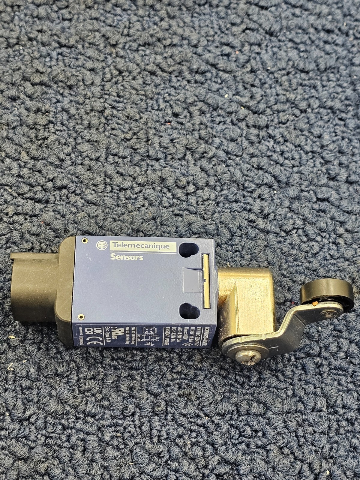 Telemecanique XCMV2125D44RVSR Sensor Limit Switch