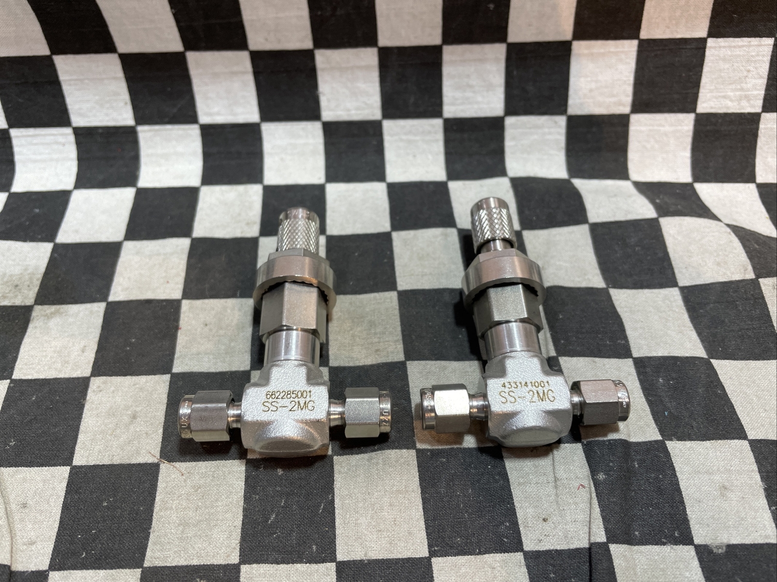 SWAGELOK Medium Flow Metering Valve, SS-2MG, SS2MG, LOT OF 2, SHIPSAMEDAY#F9A