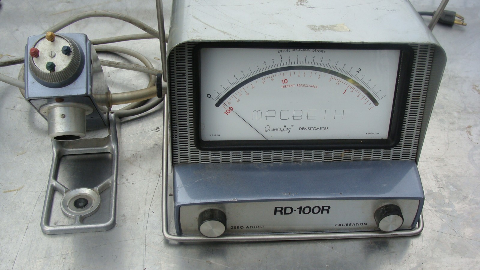 Vintage Macbeth Corp. RD 100R, 30W, 115V, 50/60 Hz. Made in Newburgh, NY. USA.