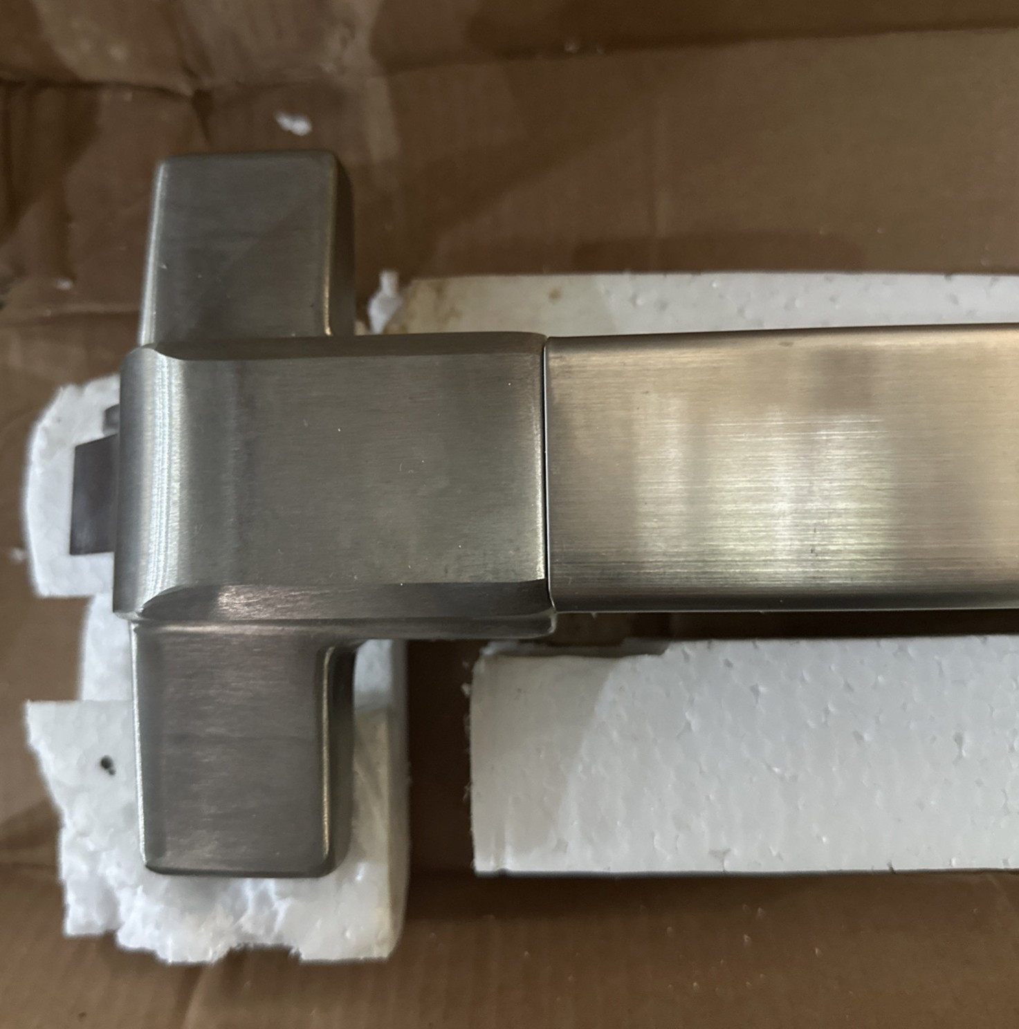 Modern SS Pushbar Type Rim Panic Exit Device For Doors Up to 36″ ED-S551
