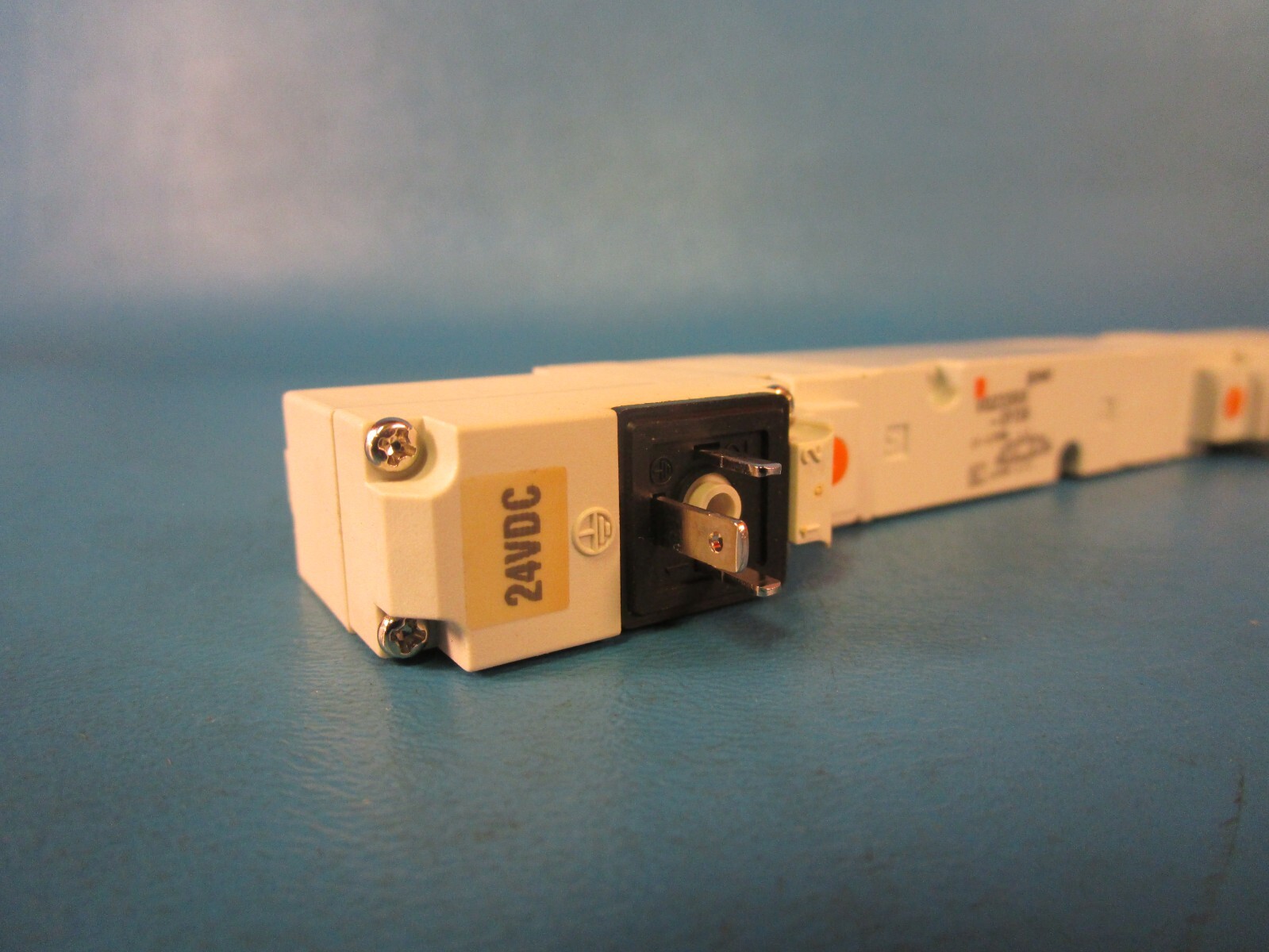 SMC VQZ2350-5YOS Solenoid Valve, base mount, din (dc), VQZ2000 Series 4/5-PORT