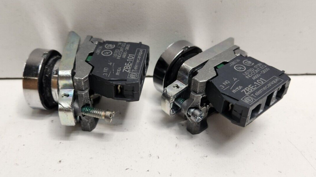 LOT OF 3 GUARANTEED! SCHNEIDER 10A 600V 1N.O. GREEN FLUSH PUSH BUTTONS XB2-BA31