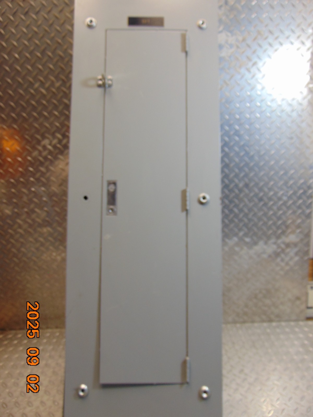 GE TYPE NLAB STYLE 5 125A 120/240V 1PH 3W PANELBOARD w ENCLOSURE see description