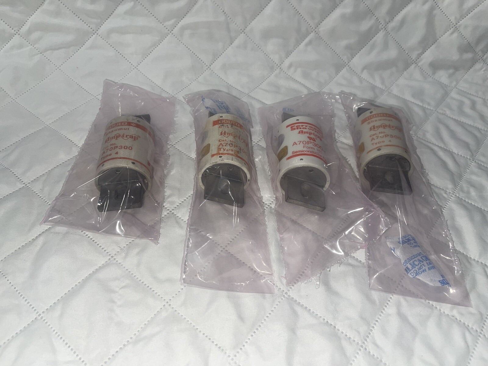 Ferraz Shawmut Amptrap A70P Form 101 Fuse 700VAC/650VDC 300A Semiconductor Fuse