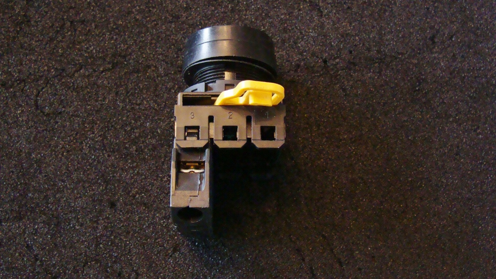 IDEC YW-E10. Green color push button.