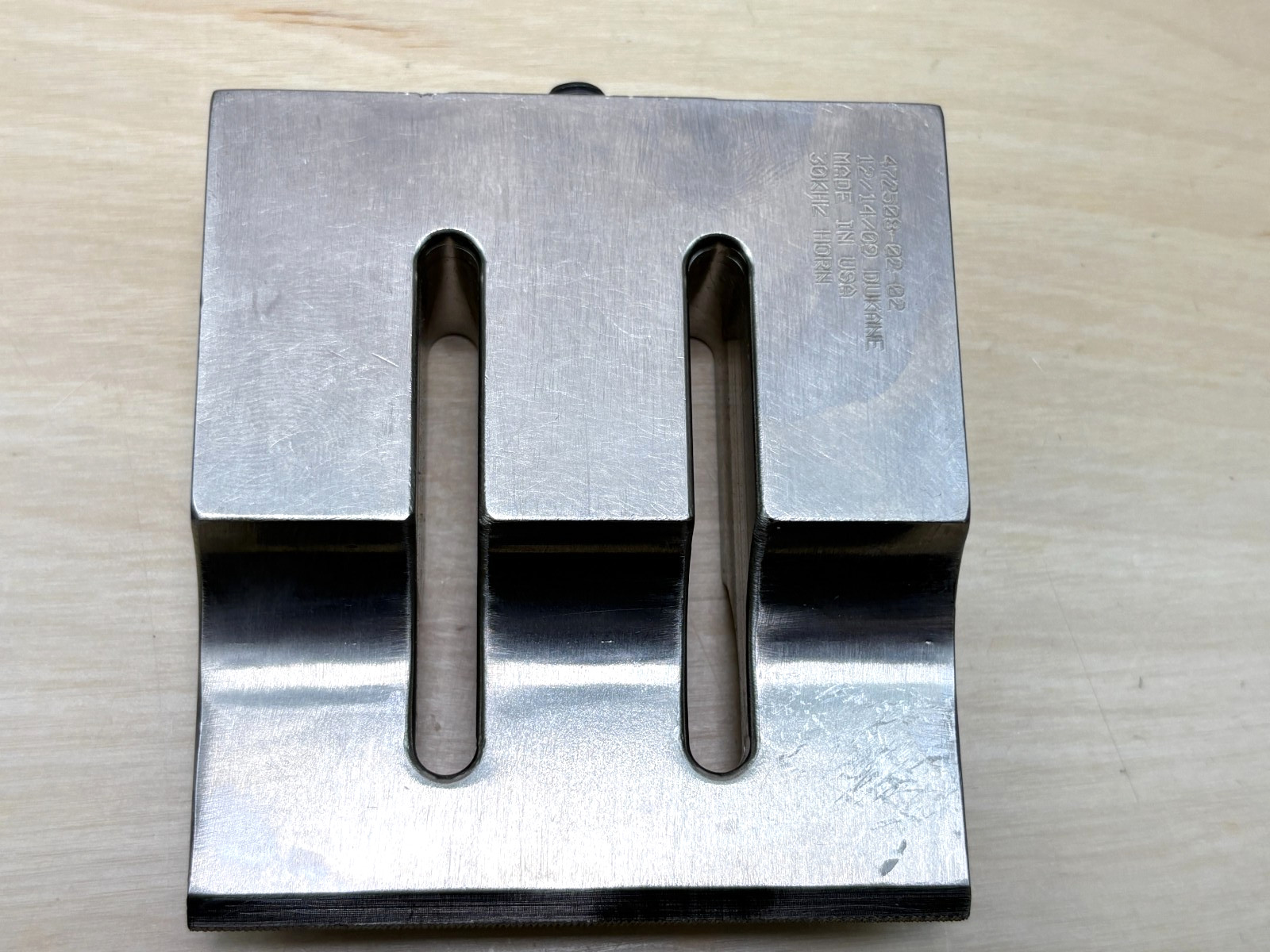 Dukane 472508-02-02 30 kHz Titanium Ultrasonic Welding Horn 3.25 X 3.5 X 1.25