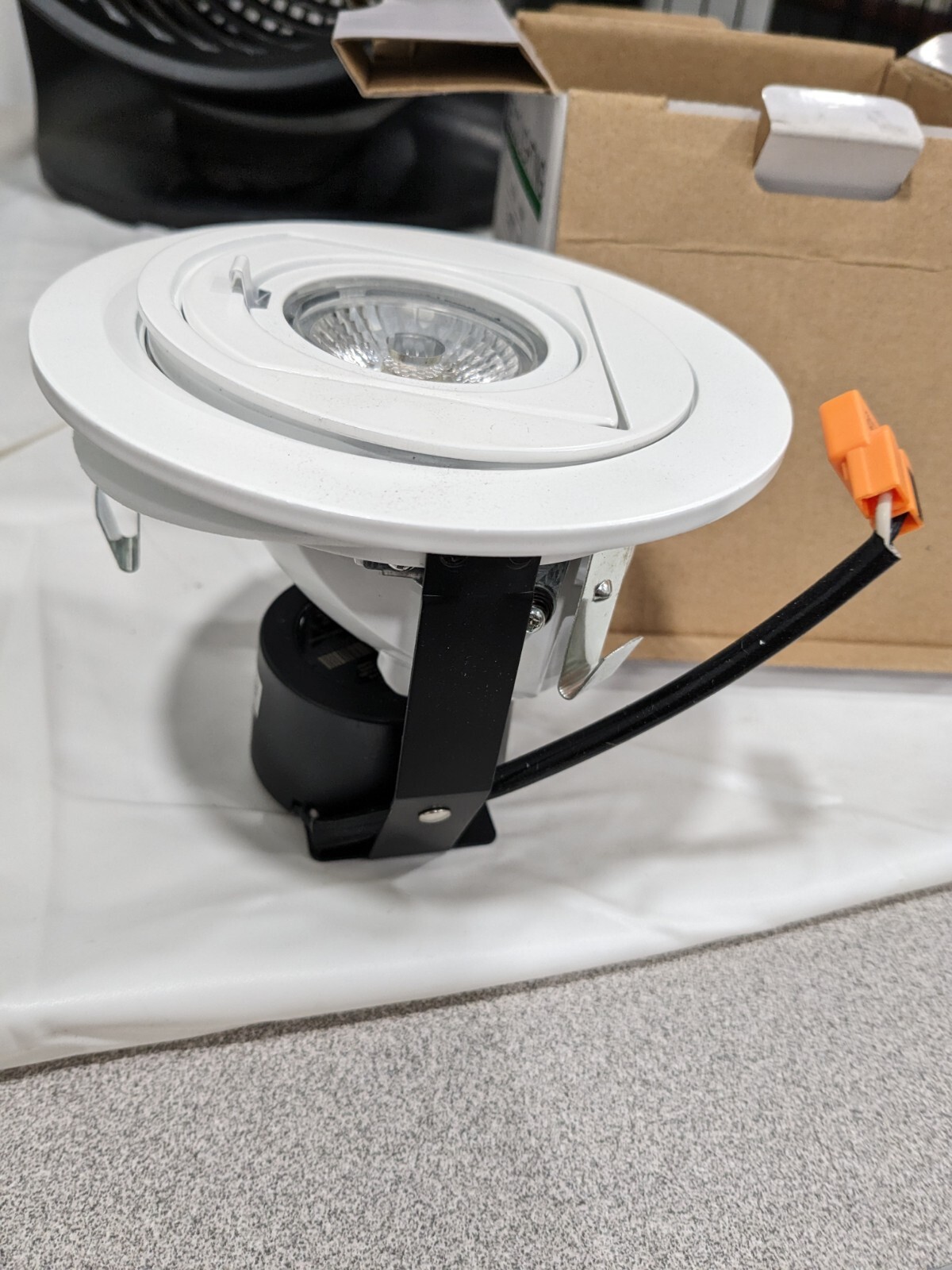 Elco 4″ Integrated Downlight 2700K LED Adjustable Trim – White EL49727