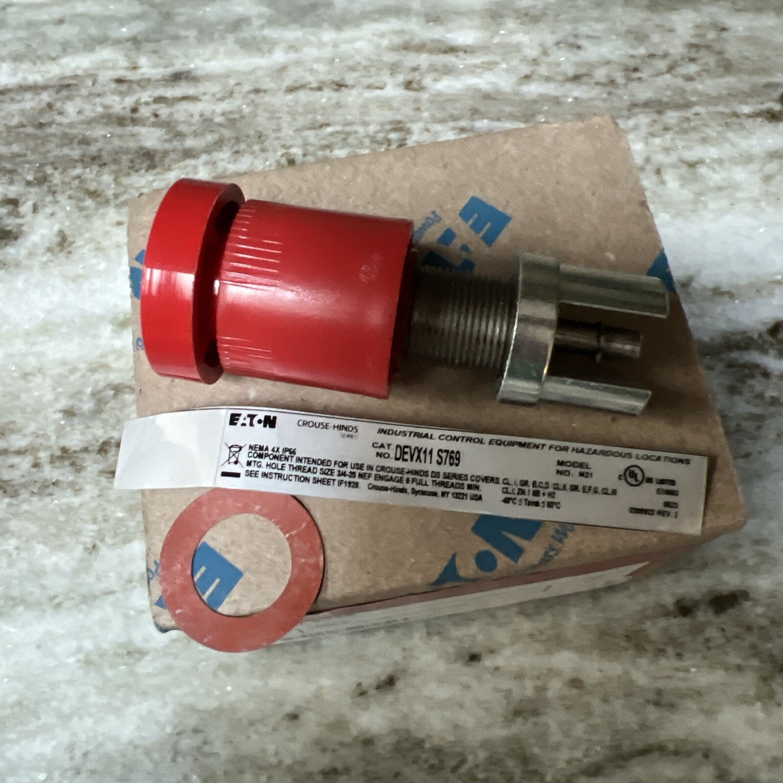 NEW IN BOX EATON CROUSE-HINDS PUSH BUTTON ASSEMBLY DEVX11 S769
