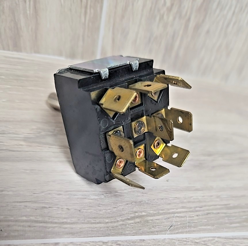 Carling 1042R Maintained Toggle Switch 3-Position 125 / 250V