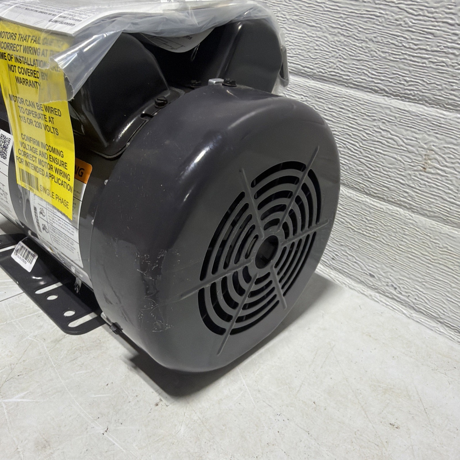 DAYTON 5K565BG INDUSTRIAL MOTOR 1-1/2 HP 1725 RPM 1PH TEFC ENCLOSURE 60HZ DENTED