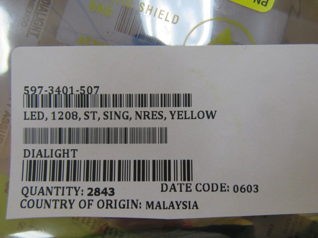 DIALIGHT 597-3401-507 Qty of 100 per Lot Yellow 588nm LED Indication – Discrete