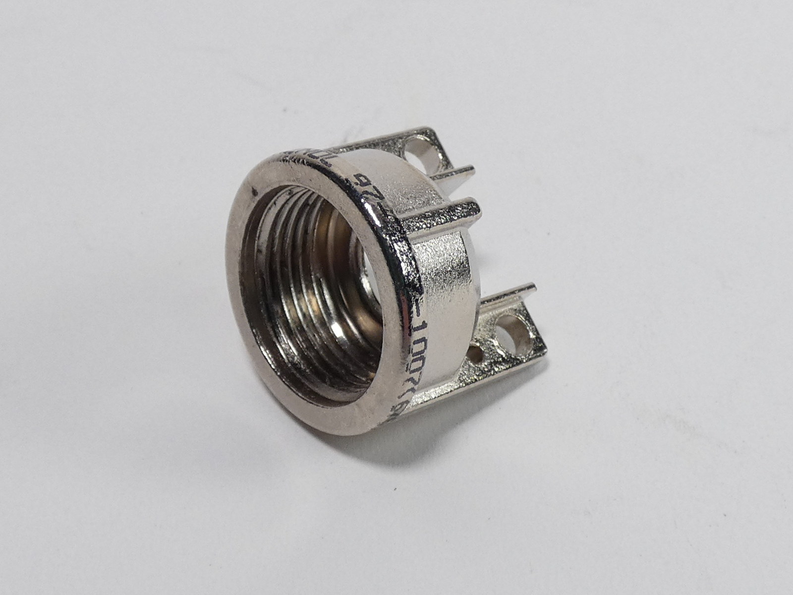 *Lot of 8* Amphenol 97-3057-1007(676) Cable Clamp Connector – NEW Surplus!