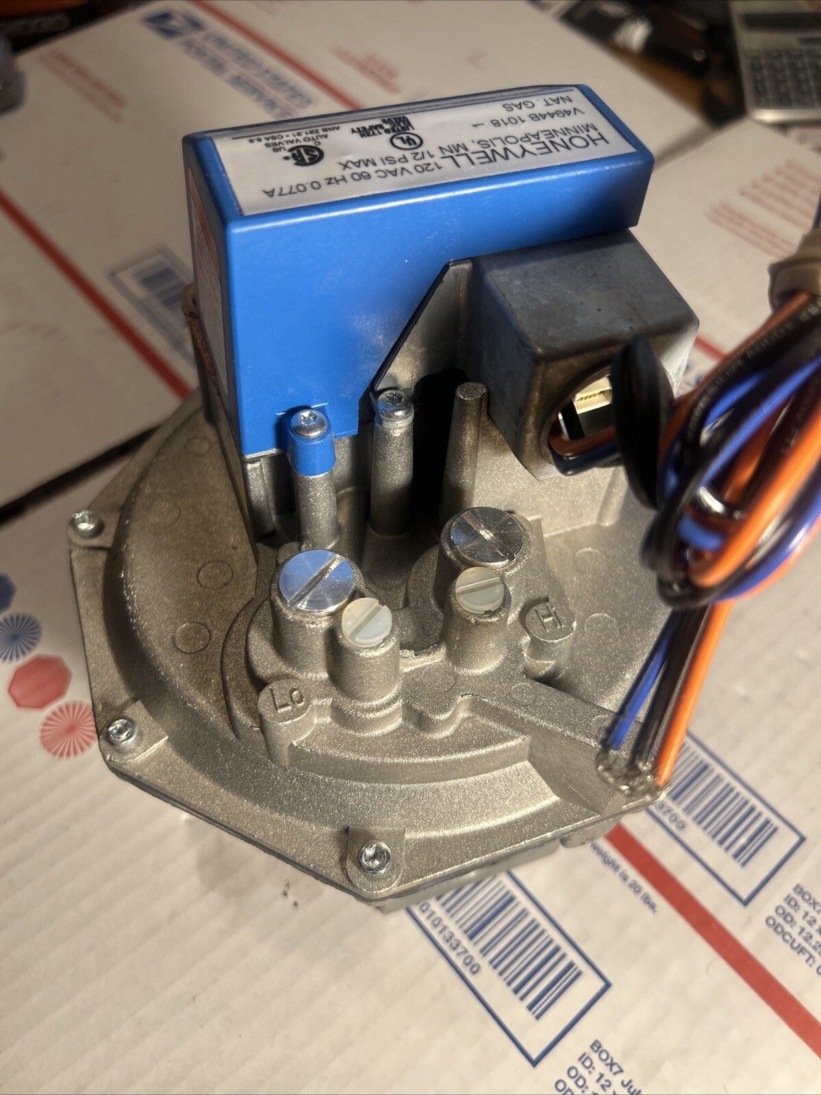Honeywell Diaphragm Nat Gas Valve 120V 1”NPT, 1/2PSI Max V4944B 1018 2 Stg NEW