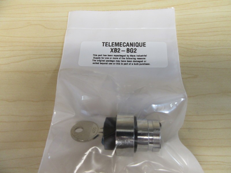 Telemecanique XB2-BG2 Selector Switch (Pack of 3)