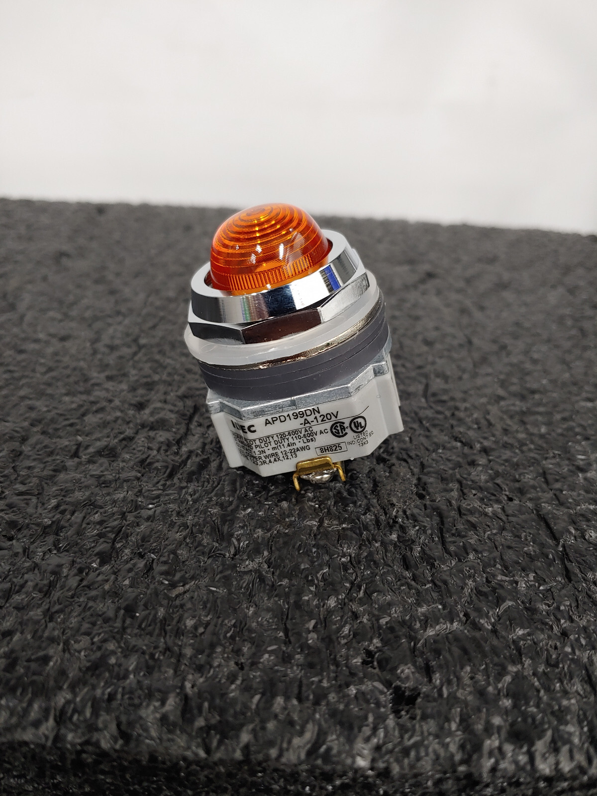 IDEC APD199DN-A-120V 30mm Pilot Light Amber