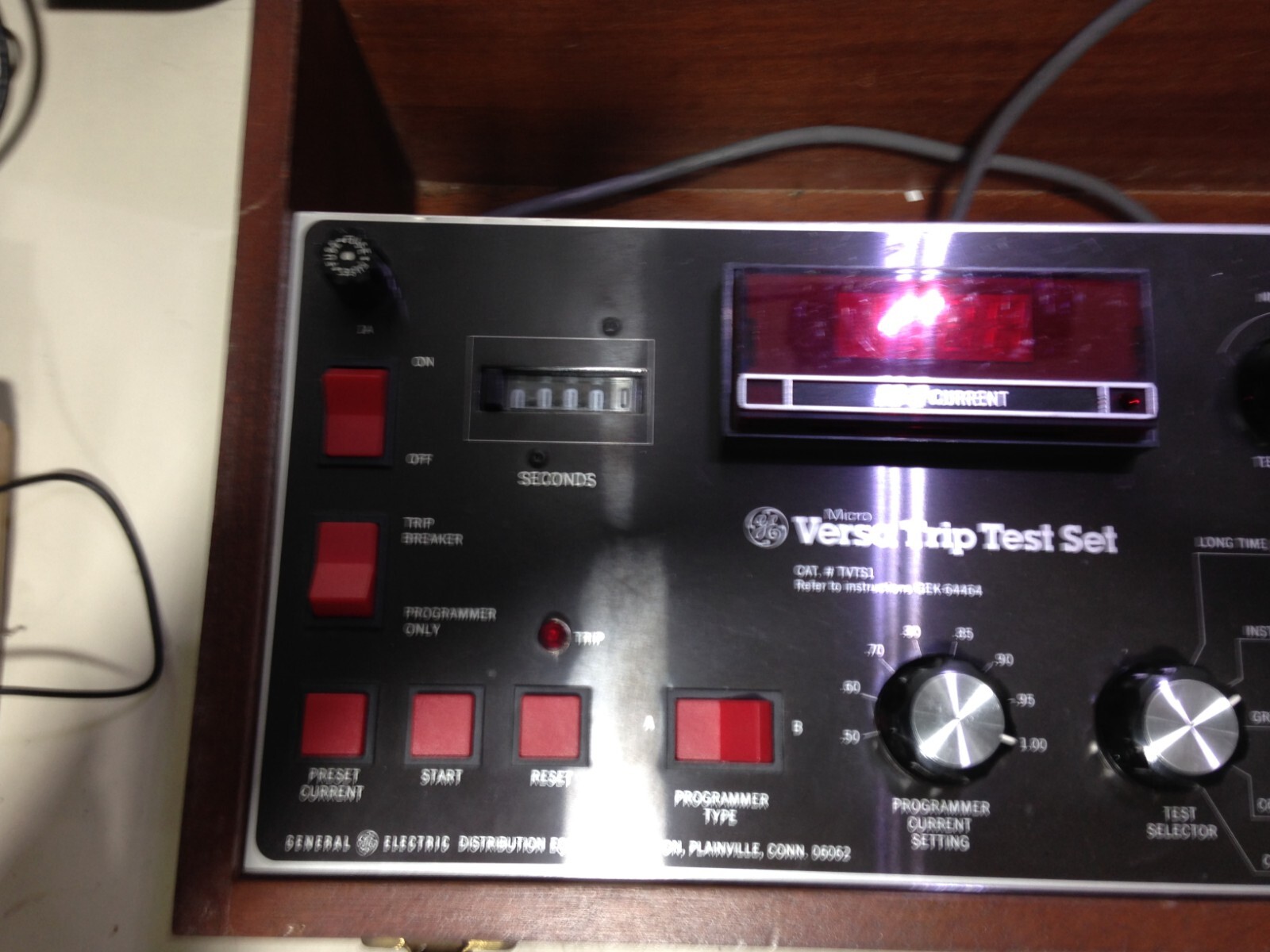 GENERAL ELECTRIC MICRO VERSA TRIP TEST SET TVTSI – POWERS ON – UNTESTED