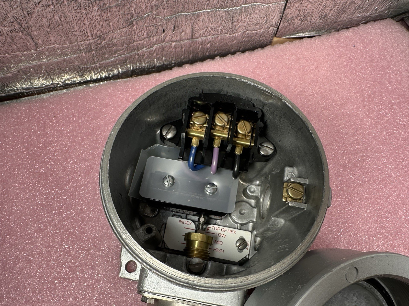 UE J120-S156B SWITCH RANG 2-100PSI