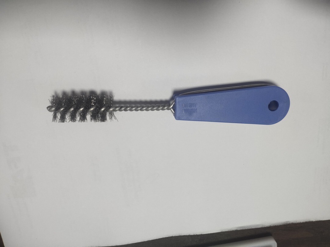 HIGHTBRUSH SO1316 13/16” FITTING BRUSH STAINLESS STEEL PLASTIC HANDLE 3 PIECES