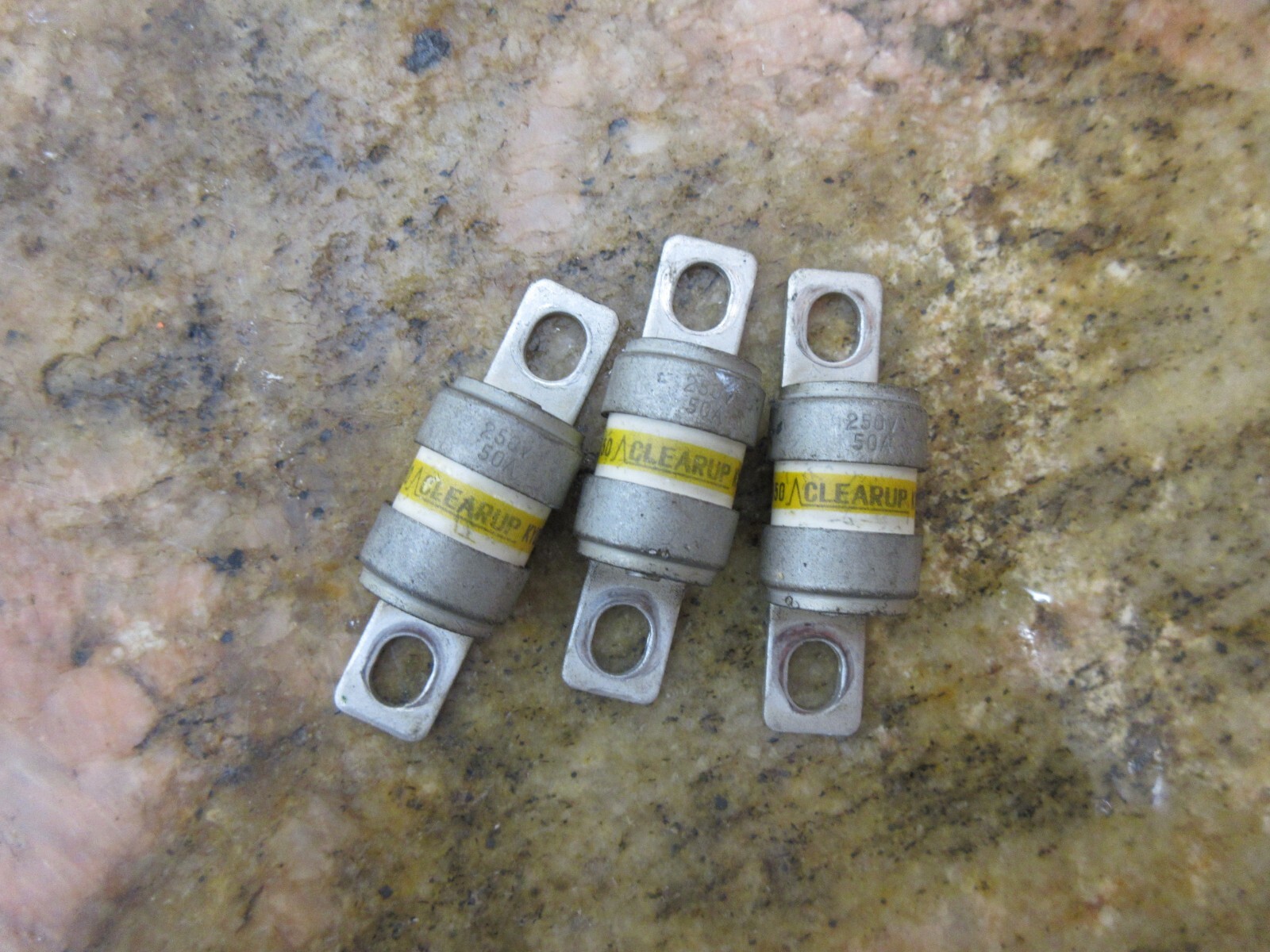 KYOSAN CLEAR UP FUSE 250V 50A 25FH50 LOT OF 3 PIECES