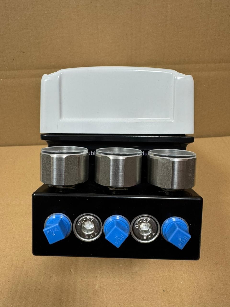 Flowserve / Logix 500MD+ / Digital Positioner / 520MD+37-W1D300-GM3-0000