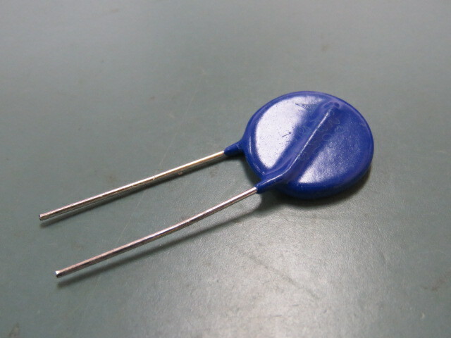 EPCOS / TDK B72220S0301K101 Qty of 50 per Lot 470V 8kA Varistor 1 Circuit Throu