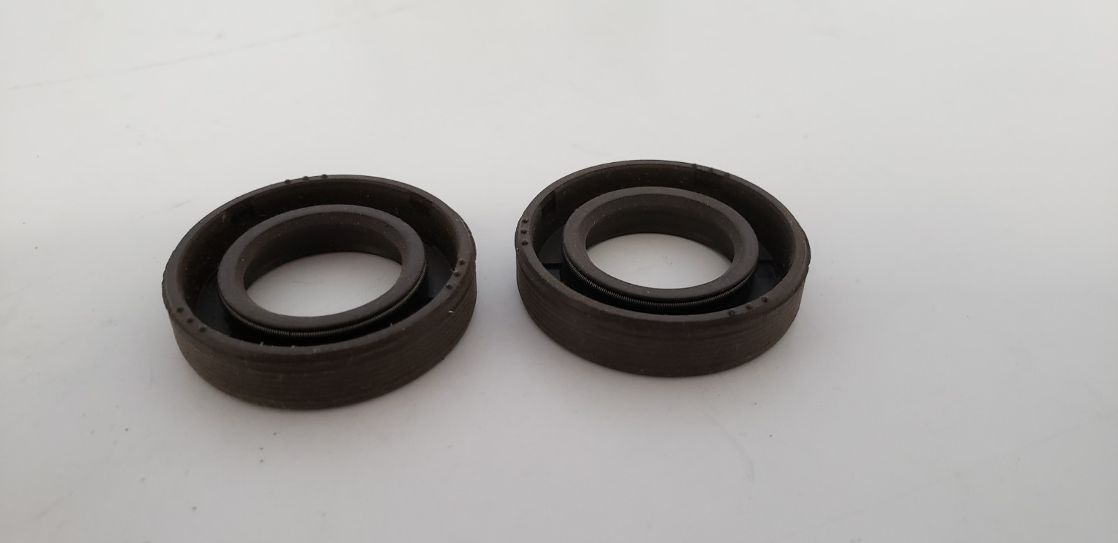 SKF 692683 OIL SEAL, 17mm x 30mm x 7mm, HMS5 (LOT OF 2) NIB