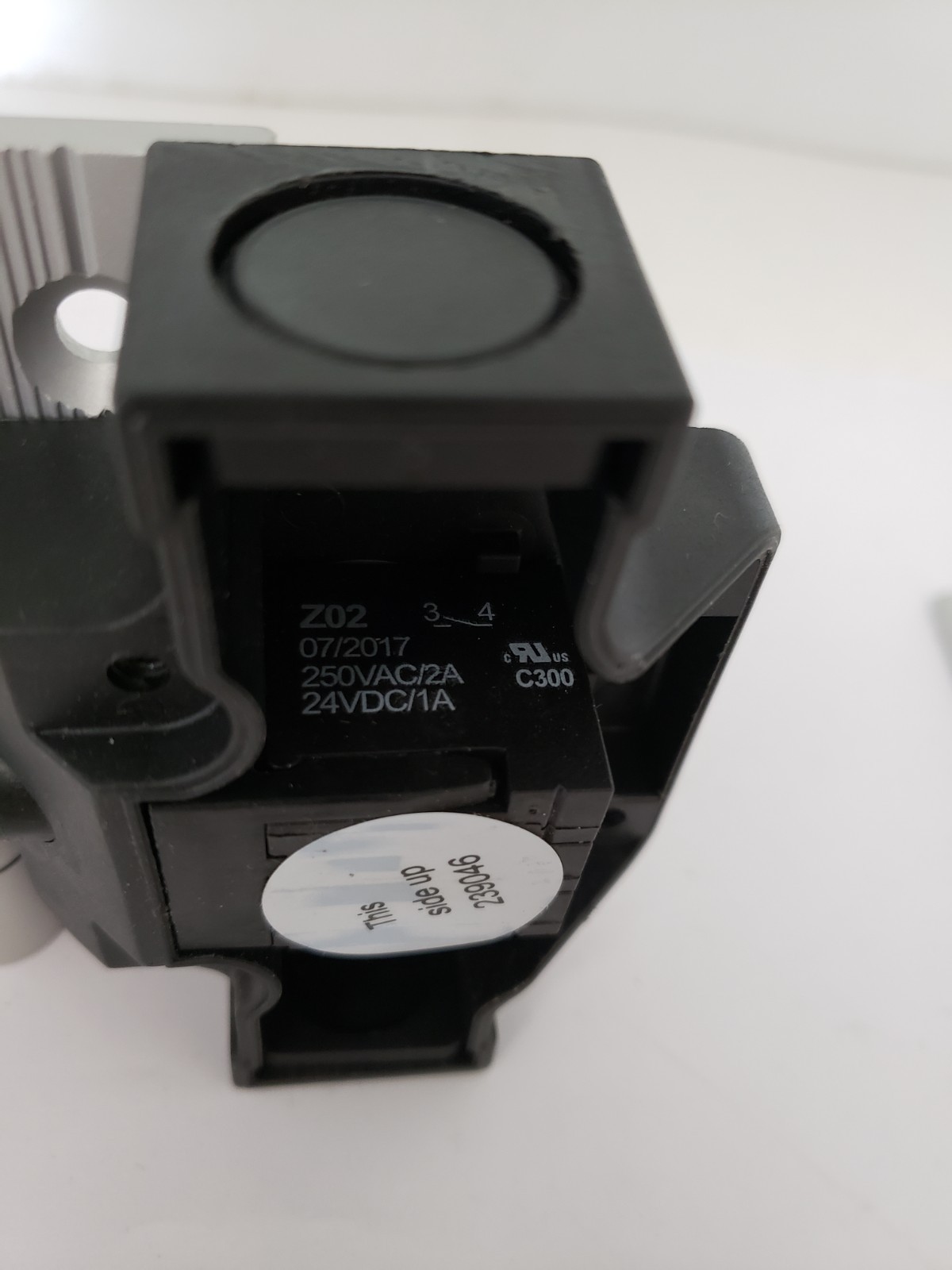 SCHMERSAL TESZ1102/30 HINGE SAFETY SWITCH THERMOPLASTIC NIB