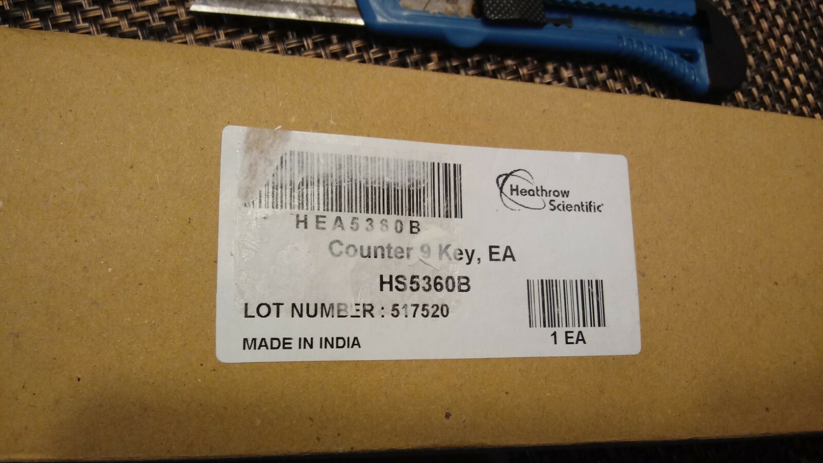 New Heathrow Scientific HS5360B 9 Key Counter VINYL/PLASTIC CASE IS DAMAGED