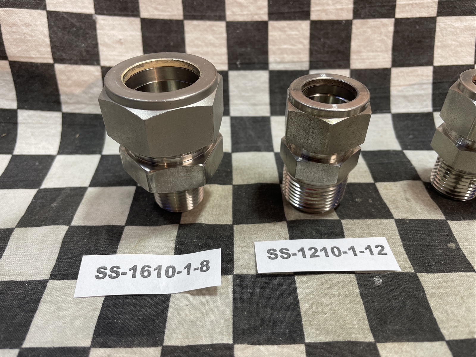 SWAGELOK SS-1610-1-8, SS-1210-1-8, SS-1210-1-12, MALE CONNECTOR, LOT OF 6#1176Z2