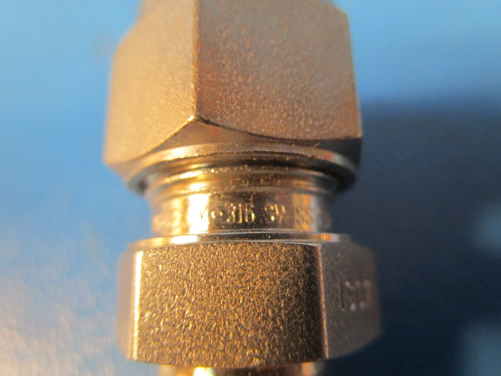 LOT OF 2 Parker 3-4 FBZ-SS, COMPRESSION TUBE CONNECTOR: 1/4″ THREAD, COMPRESSION