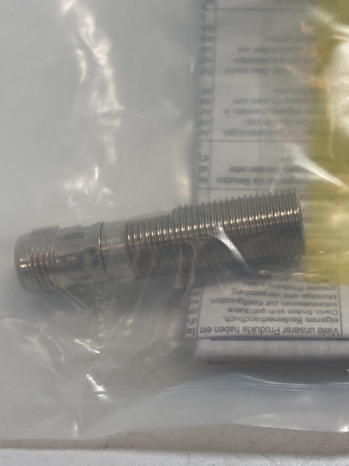 OMRON E2E-X4B1D8-M1 PROXIMITY SENSOR 10-30VDC NIB