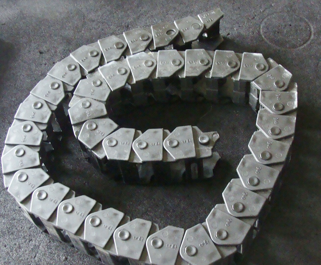 IGUS Z16.3.040 Plastic Chain Track. Made in Germany. 36 links, 45″ long, 1 1/2″
