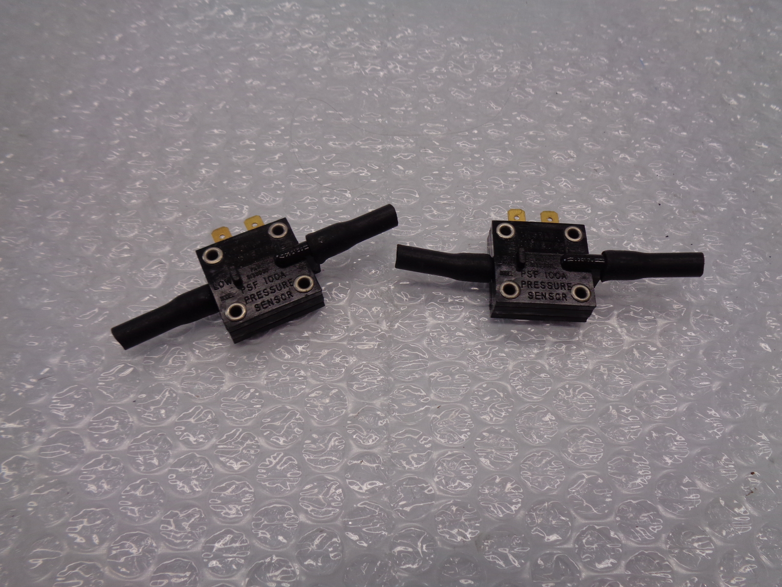 WORLD MAGNETIC PSF100A PRESSURE SENSOR LOT OF 2 NSNP
