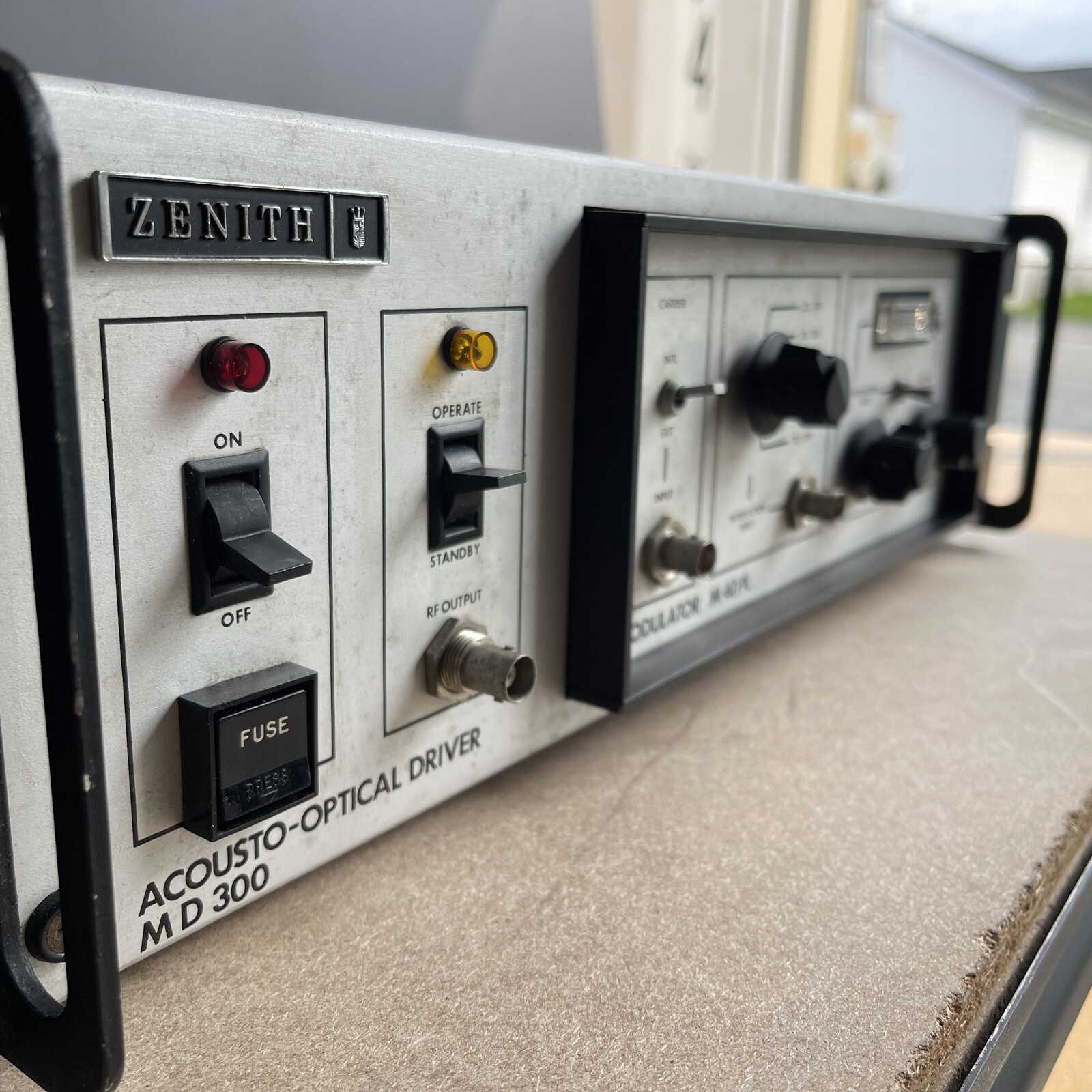 Vintage Zenith Radio Research MD 300 Acousto-Optical Driver and Modulator M40 PL