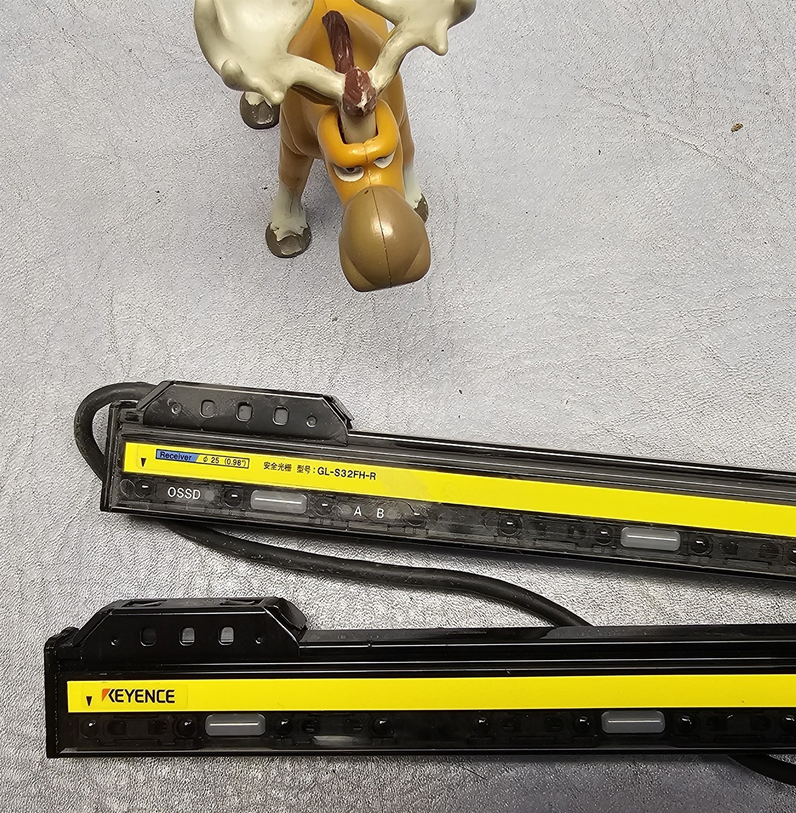 Keyence GL-S32FH-T + GL-S32FH-R Light Curtain Transmitter and Receiver