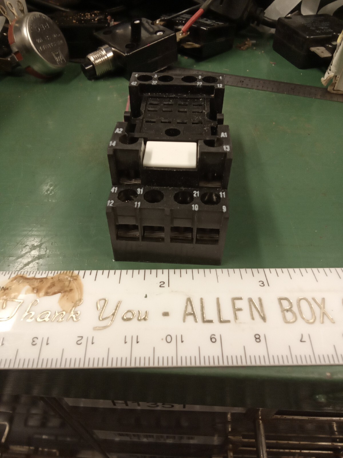 Allen-Bradley 700-HN103-B Relay Socket 14-Blade Din Rail Mount 300VAC 7Amp