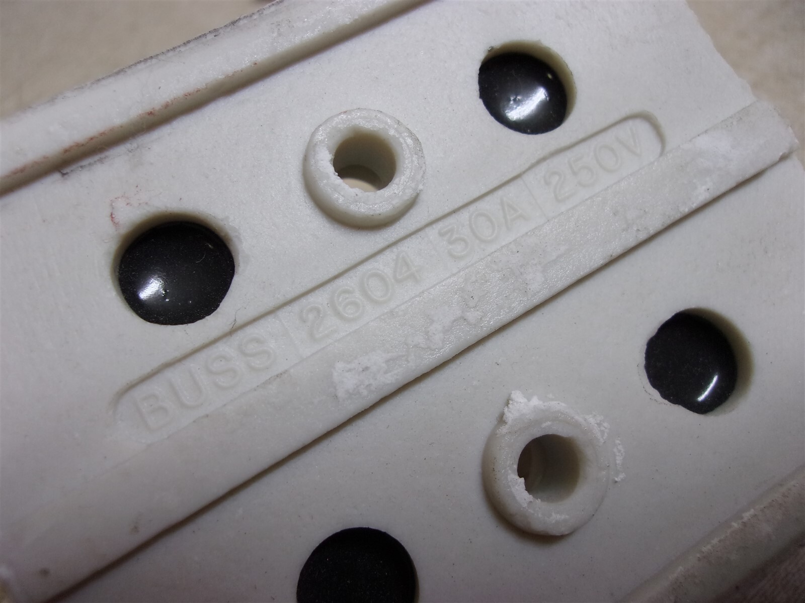 NEW Buss 2604 30A 250V 2-Pole Ceramic Fuseholder *FREE SHIPPING*