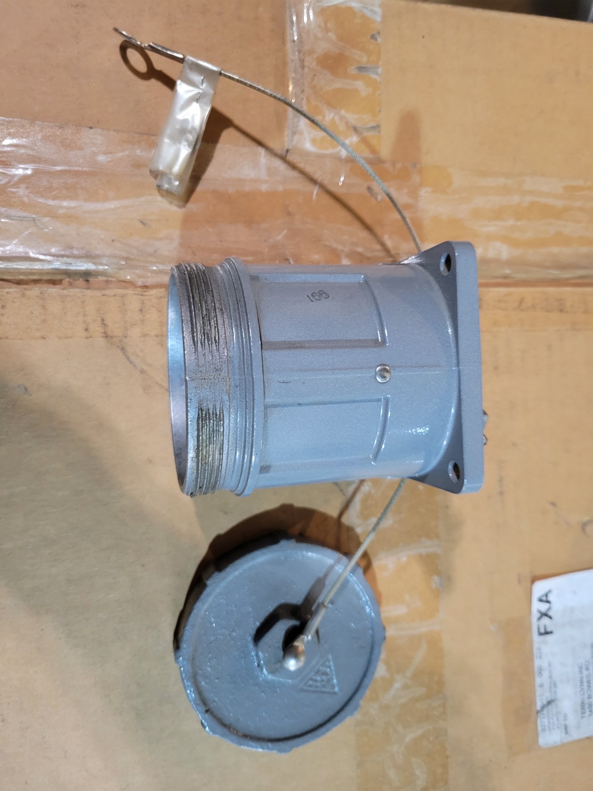 Thomas & Betts (Russellstoll) 3324-78 Receptacle Housing w Screw Cap